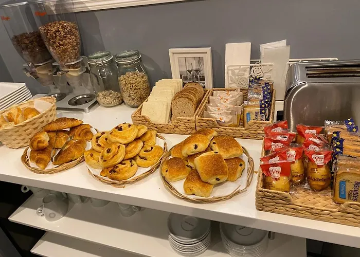 ホテル クレールフォンテーヌ 3*