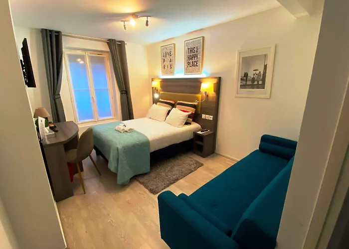 ホテル クレールフォンテーヌ 3*