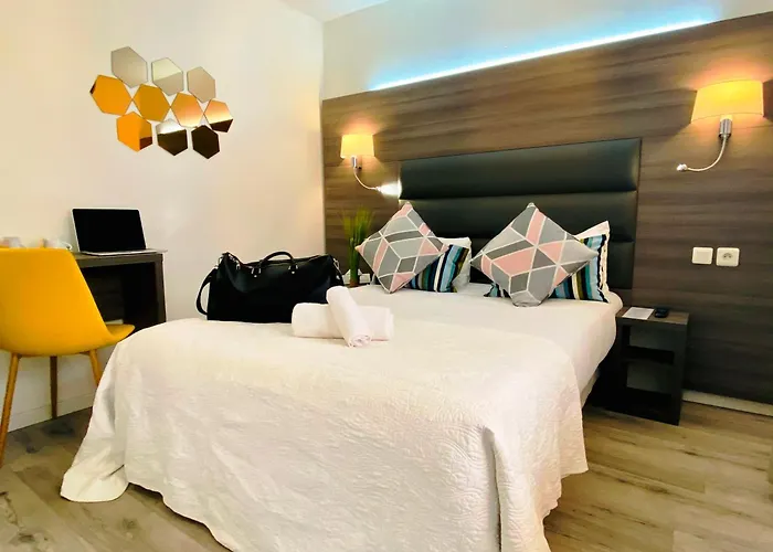 ホテル クレールフォンテーヌ パリ