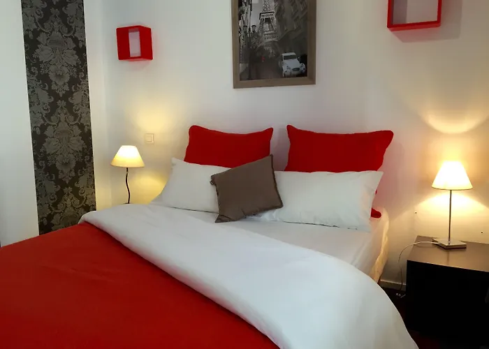 ホテル クレールフォンテーヌ 3*