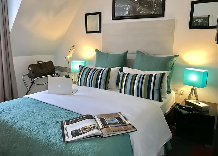 ホテル クレールフォンテーヌ パリ