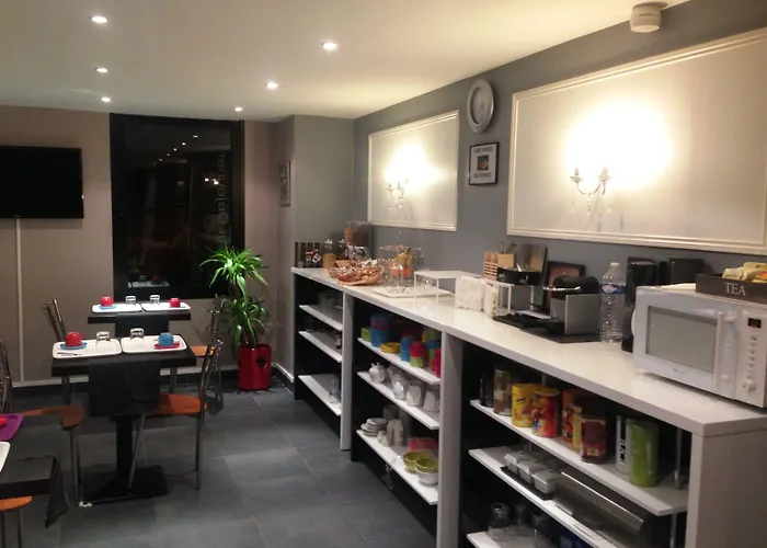 ホテル クレールフォンテーヌ 3*