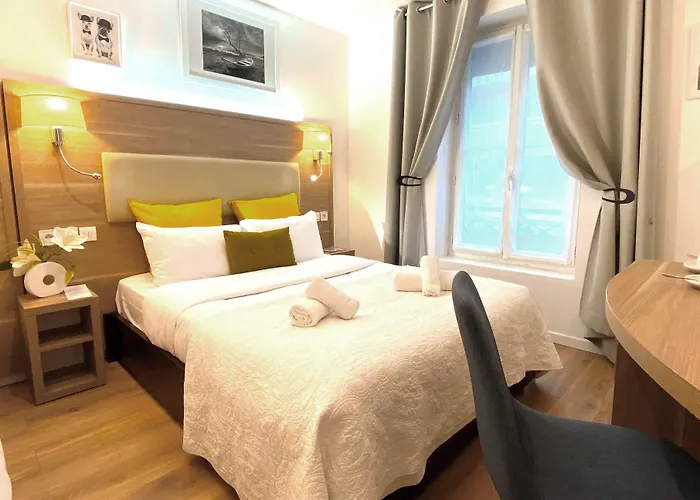 クレールフォンテーヌ 3*