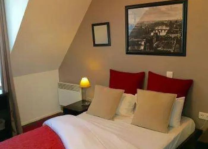 Otel Clairefontaine 3*