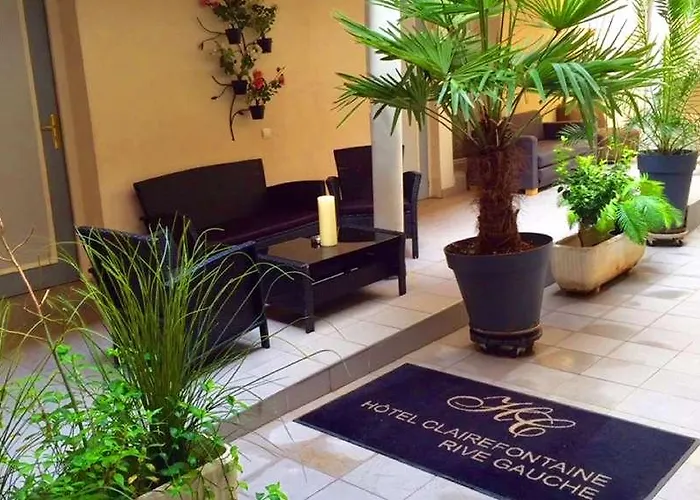 クレールフォンテーヌ ホテル 3*